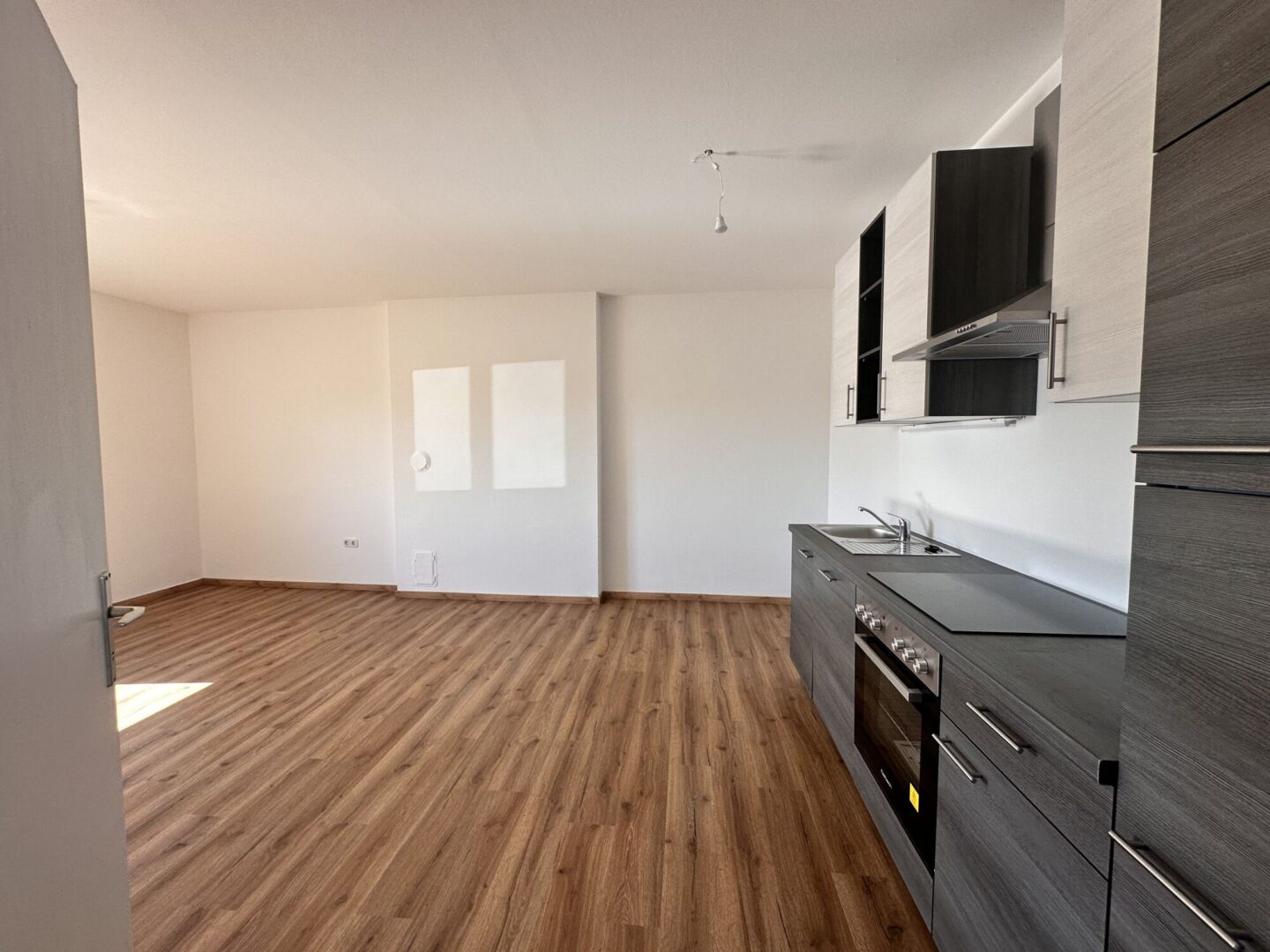 Sonnige Kleinwohnung 36,46m² verfügbar! – Bild 1
