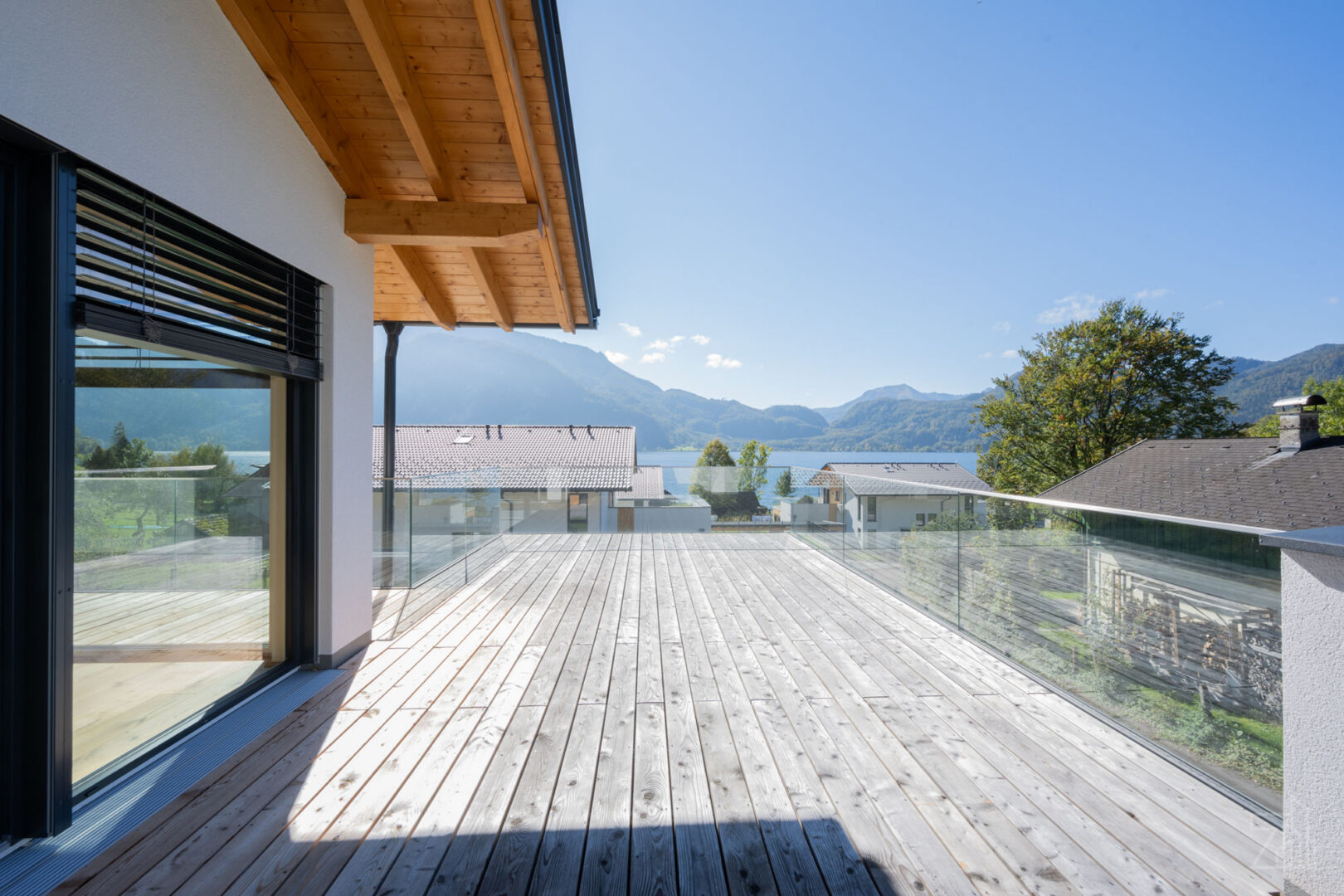 Südseitiges Penthouse mit 4 Zimmern & Terrasse | Fernblick & privater Seezugang – Bild 1