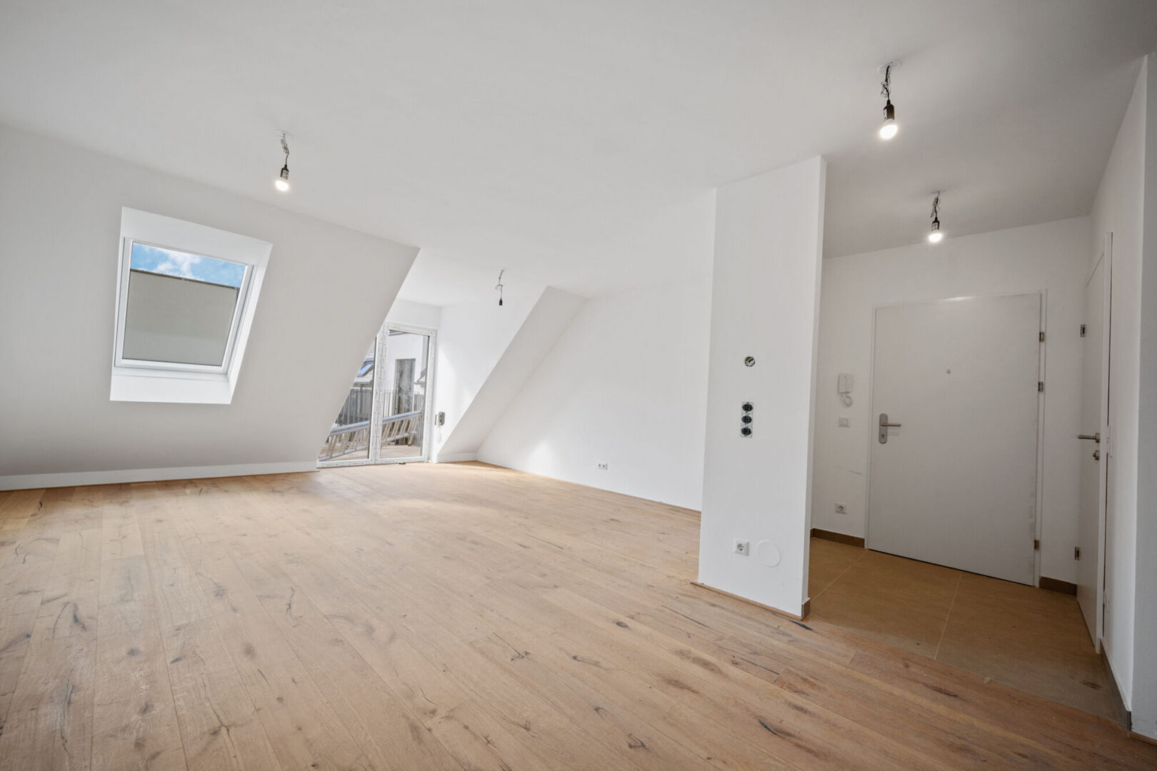 ERSTBEZUG | 3 Zimmer Familienwohnung mit südseitigem Balkon| Nähe Hirschstettner Badeteich – Bild 1