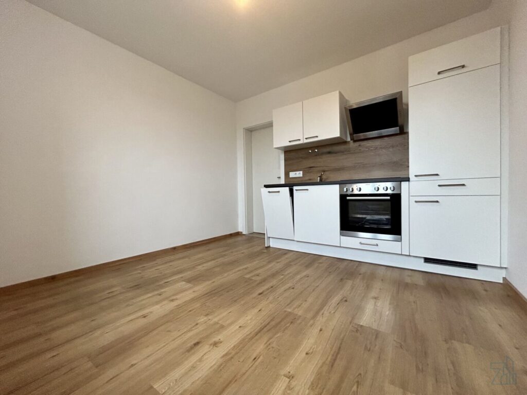 Sonnige 38 m² Eck-Dachgeschosswohnung mit separater Küche in Graz-Puntigam